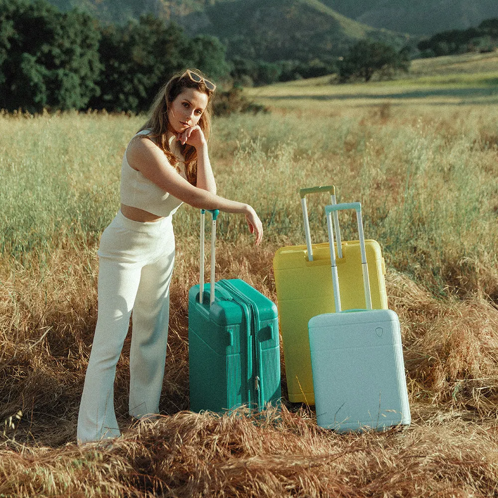 Glo 21" Carry-On Luggage