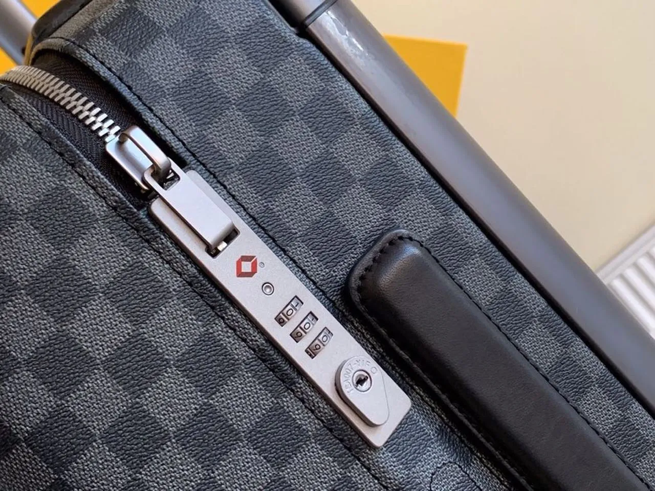 Louis Vuitton Horizon 55 Luggage Trolley Damier Graphite Canvas Spring/Summer 2019 Collection N23209 Black