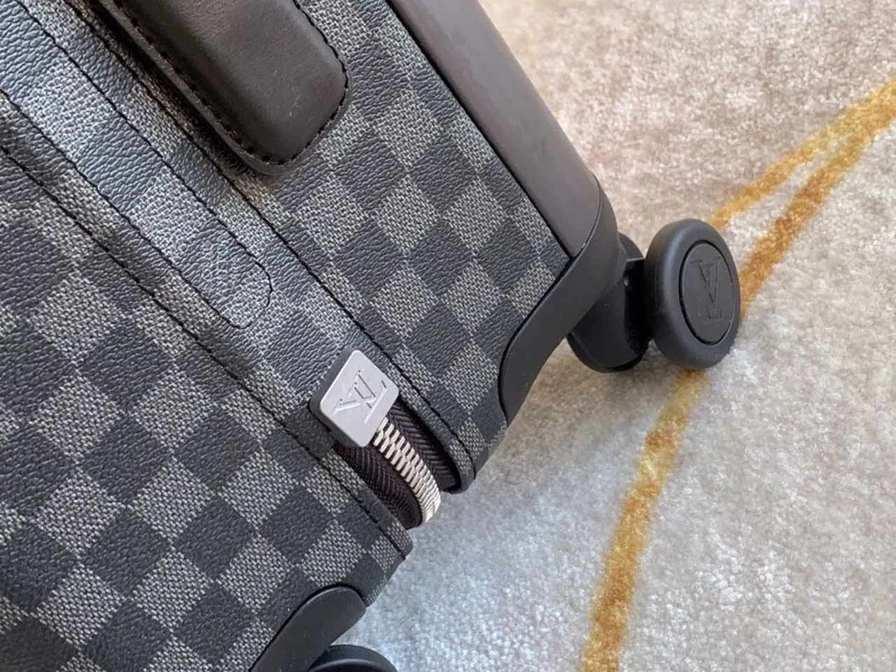 Louis Vuitton Horizon 55 Luggage Trolley Damier Graphite Canvas Spring/Summer 2019 Collection N23209 Black