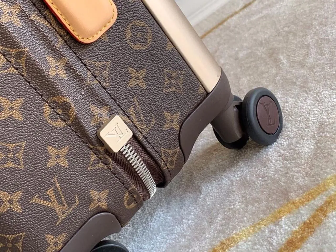 Louis Vuitton Horizon 55 Luggage Trolley Monogram Canvas Spring/Summer 2019 Collection M23203  Brown