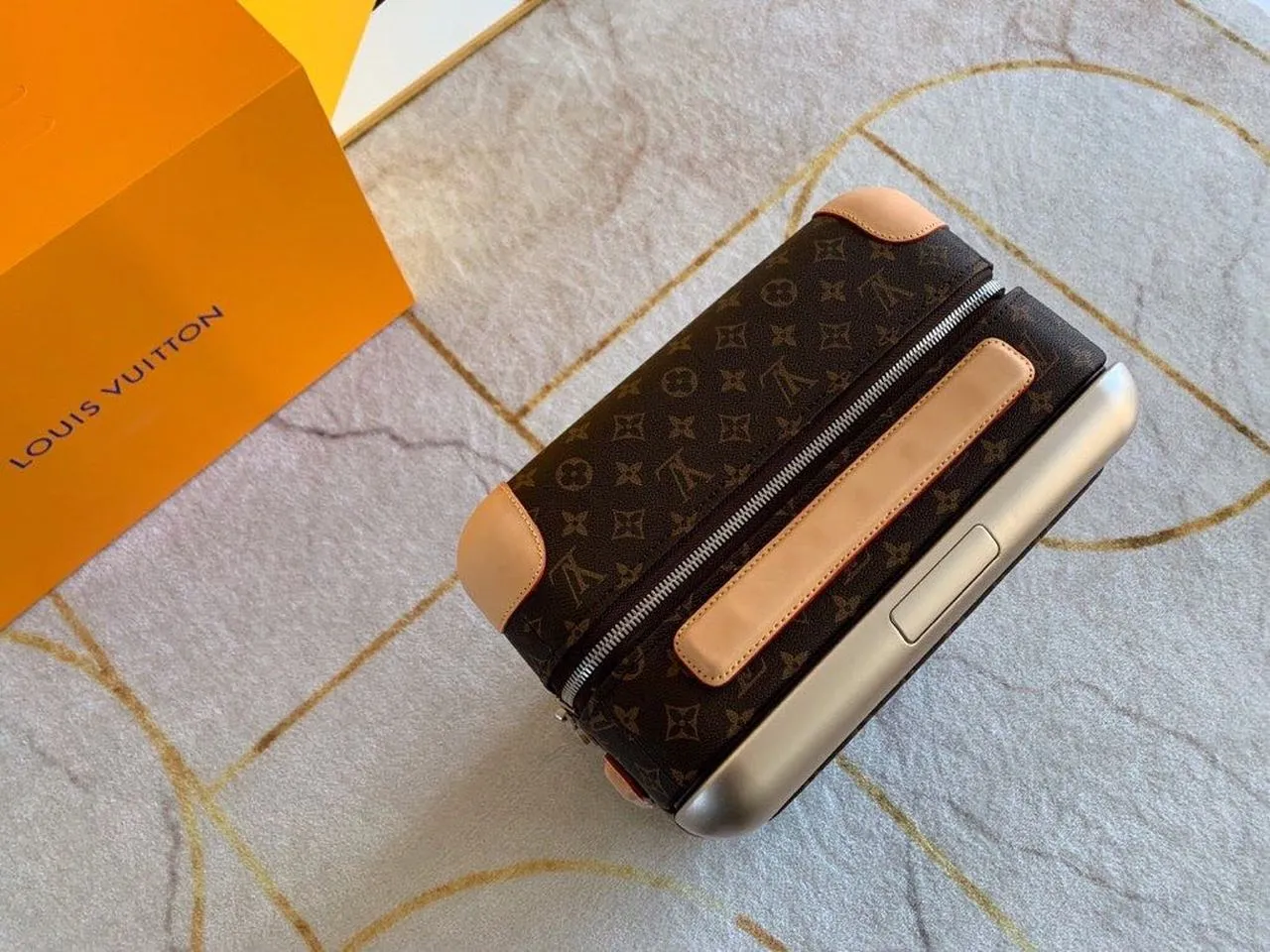 Louis Vuitton Horizon 55 Luggage Trolley Monogram Canvas Spring/Summer 2019 Collection M23203  Brown